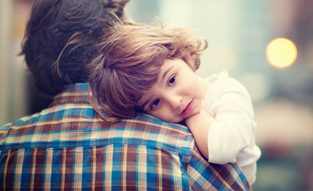 Bebeğinize sarıldığınızda onun gelecek yılları için de bir iyilik yapmış olursunuz. Çünkü ABD Atlanta'daki Emory Üniversitesi'nde yapılan bir çalışma, bu bebeklerin büyüdüğünde daha az stres altında kaldıklarını gösteriyor.