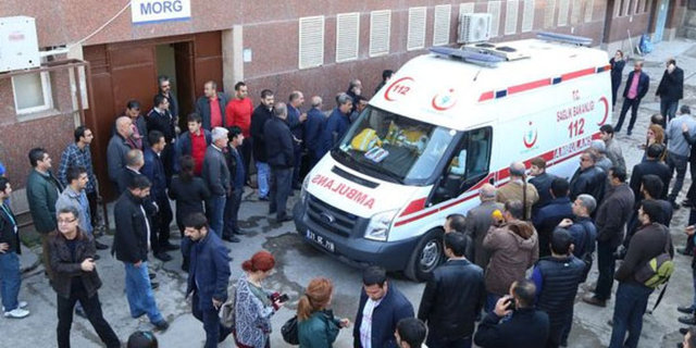 11.05 Elçi hastaneye kaldırdı. 11.15 Elçi hastaneye ulaştı.