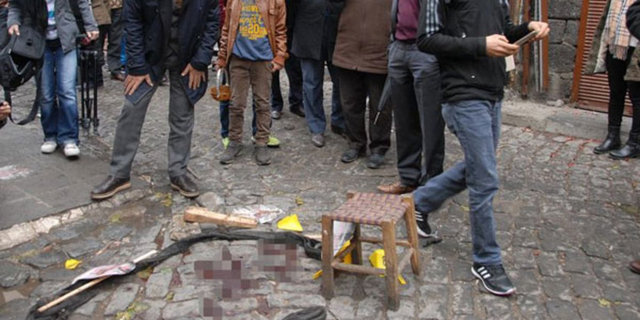 14.30 Diyarbakır Cumhuriyet Savcısı  ile baro yönetimi olay yeri  incelemesi için Elçi'nin öldüğü sokağa  gitti. El bombalı ve roketli  saldırı düzenlendiği için keşif yapılamadı.