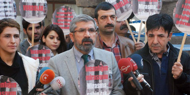 Saat: 10.36 Tahir Elçi'nin basın açıklaması başladı.