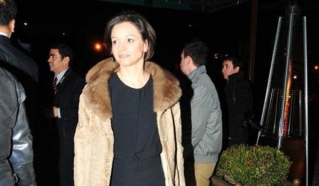 Sarık Tara'nın kızı Leyla Tara Suyubatmaz - YAŞ: 49 - KURDUĞU ŞİRKET: RAMPA İstanbul Sanat Galerisi - Önce Ela Tasarım Merkezi'ni, ardından da 2010da RAMPA İstanbul Sanat Gglerisi'ni açtı. 1993 yılından bu yana Enka Vakfı'nda Yönetim Kurulu Üyesi.