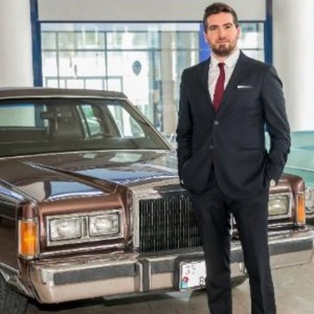 Şerife İnci Eren'in oğlu Onur Eren - YAŞ: 30 - KURDUĞU ŞİRKET: Kolay Oto - Aile işinden aldığı deneyimle Kolay Oto'yu kurdu.