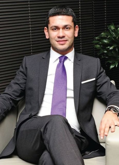 Ali Altınbaş'ın oğlu Serdar AltınbaşYAŞ: 30KURDUĞU ŞİRKET: Ons YapıAltınbaş Ailesi' nin üçüncü kuşak temsilcisi. İnşaat sektöründe faaliyet yürütüyor.