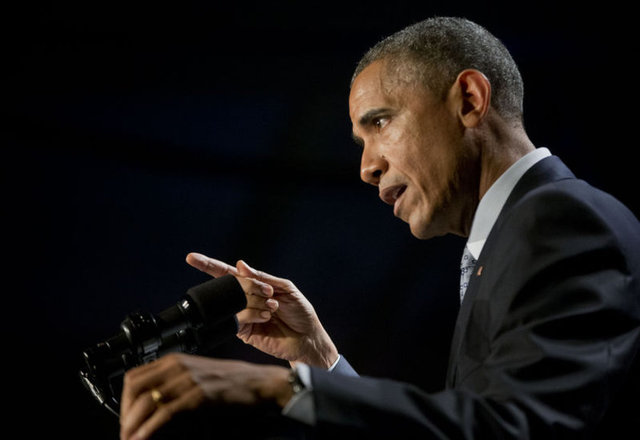 Tehdit parmağı da diyebiliriz. Tehditkar bir duruş. Bunun yanında hedef gösteriyor, aynı zamanda hedefe bakması kararlılığını gösterir.