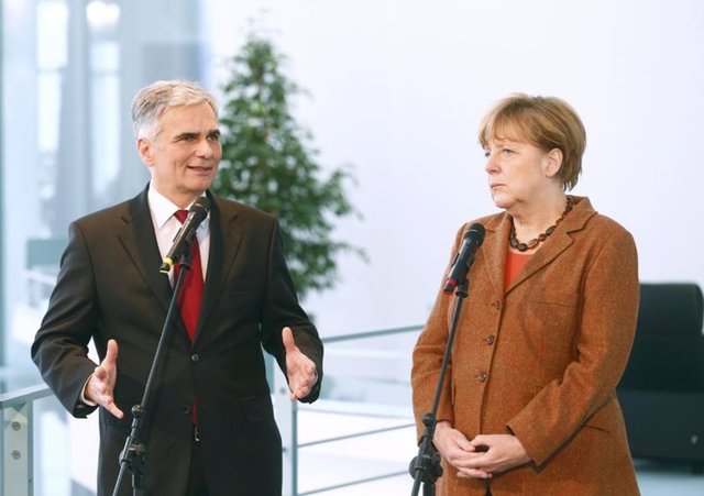 İçsel gerginlik yaşıyor. Suratından da anlaşılacağı gibi olumsuz bir durum var.