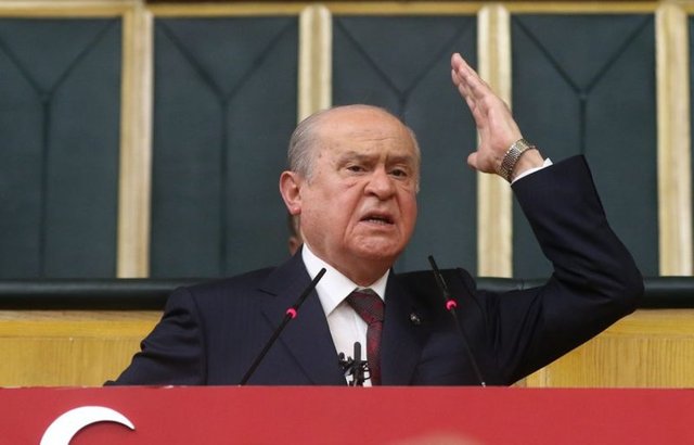 Agresif bir tutum. Olumsuz duygular üst düzeyde.