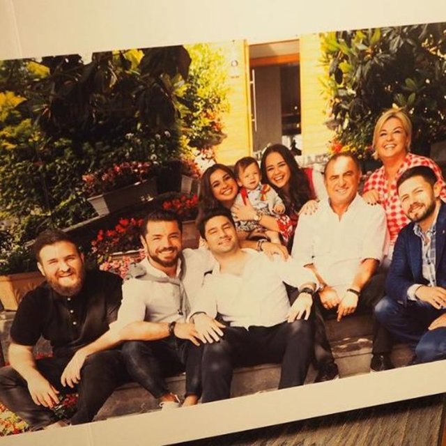 BUSE TERİM - Aile her şeydir ve kıymeti bilinmesi gereken kavramdır. Yaman'ın 1. yaş gününden eski bir kare...