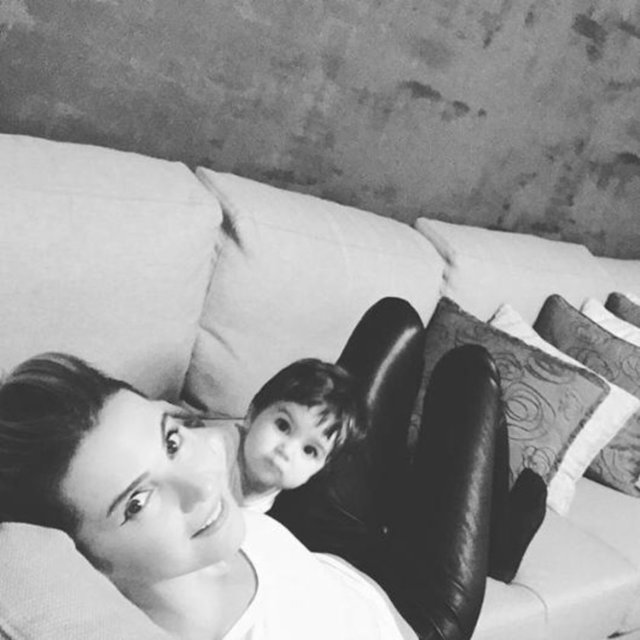 ECE ERKENBizimki afacanlık peşinde.