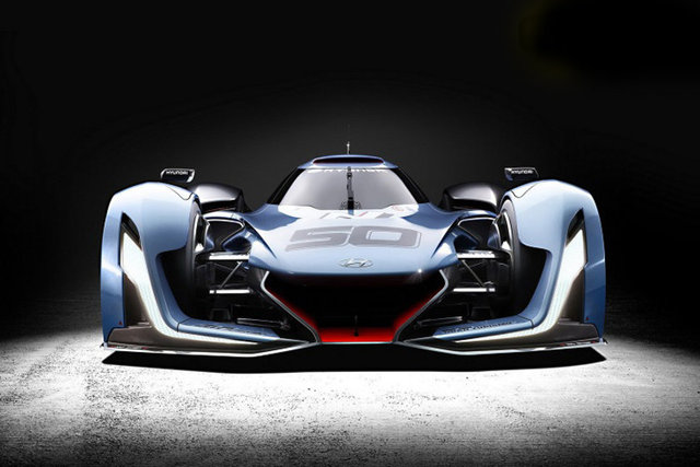 670 beygir gücüne sahip araç, hibrit motor barındırıyor.