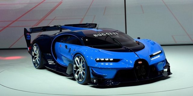 Bugatti'nin Vision Gran Turismo modeli saatte 447 kilometre hıza ulaşabiliyor.