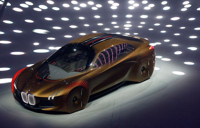 Aracın yapı malzemesi karbon fiber ve plastikten oluşuyor.