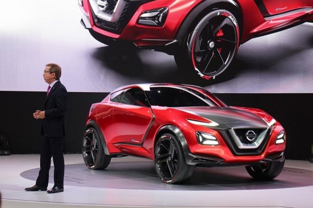 Elektrikli ve benzinli olmak üzere 2 motora sahip araç, yarış bisikletinden ilham alınarak tasarlanmış.