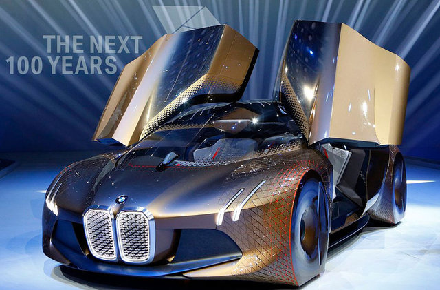 BMW 100. yıl dönümünü adından da belli olan Vision Next 100 concept modelini tanıtarak kutladı. Araç, Bavyeralı firmanın yeni yüzyıla nasıl bir bakışı olduğunu gösteriyor.