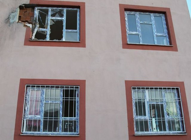 İşte sokağa çıkma yasağının harabeye çevirdiği ilçeden kareler... 