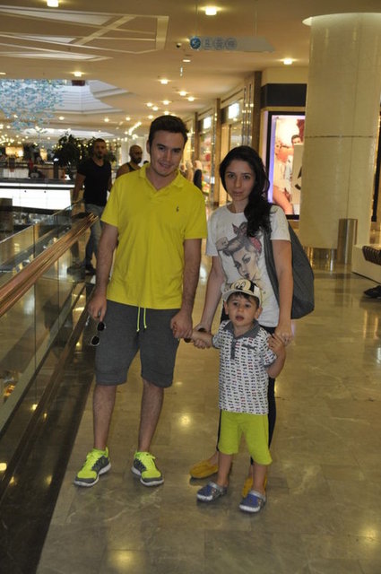 Şarkıcı, 2008 yılında evlendiği Sinem Ceceli ile çok sık kameralar önünde gözükmüyor.