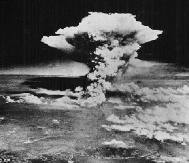 Hindistan'ın ilk nükleer denemesi1974 yılında "Smiling Buddha" kod adlı nükleer bomba