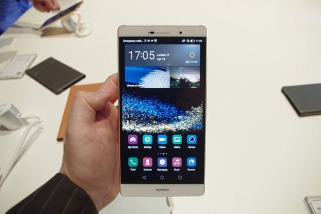 Ekran boyutu: 5,2"İşlemci hızı: 1.5 ghz 4 çekirdek + 2 ghz 4 çekirdekRAM miktarı: 3 GBHafıza: 16Kamera: 13 megapikselBatarya: 2680 mAhOrtalama fiyatı: 1,800,00 TL