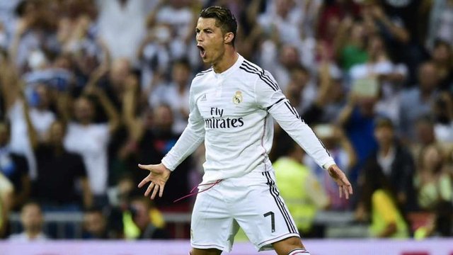 2 - Cristiano RonaldoLizbon'dan Manchester United'a: 17,50 milyon €Manchester United'dan Real Madrid'e: 94,00 milyon €Kar: 76,50 milyon Euro