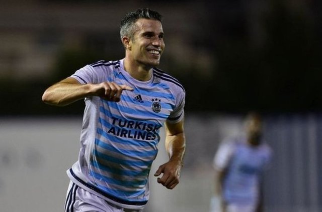 46 - Robin Van PersieFeyenoord'dan Arsenal'e: 4,50 milyon €Arsenal'den Manchester United'a: 30,70 milyon €Kar: 26,20 milyon Euro