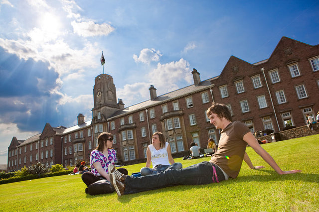 'BRICS ve Gelişen Ekonomilerde En İyi Üniversiteler 2016' listesinde geçen yıl ilk 10'da yer alan Türk üniversiteleri, bu sene ilk 10'a giremedi. Listenin sürprizi ise çin oldu.  İşte en iyiler...