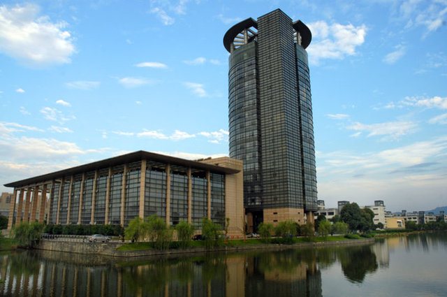 8- Zhejiang Üniversitesi Çin