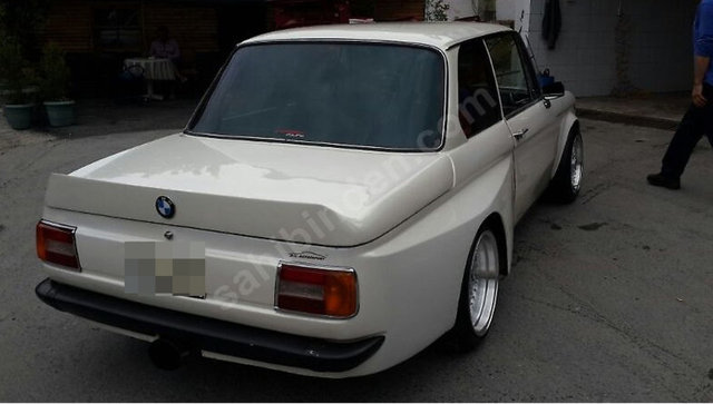 1975 model BMW 2002'nin modifiyeli 