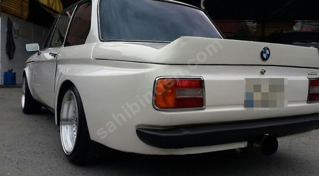 1975 model BMW 2002'nin modifiyeli 