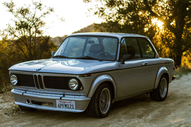 1975 model BMW 2002'nin normal hali 