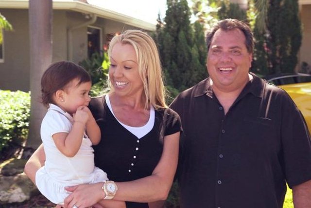 Gino GargiuloGargiulo New York'ta doğup büyüdü. Yaşadığı bazı sıkıntılar sonucu parasız kaldı ve sokaklarda yaşadı.