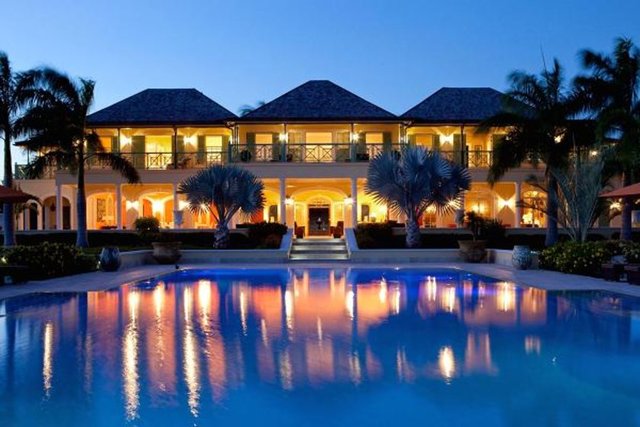 Morgan'ın varlıklarının arasında futbol takımı Wolverhampton Wanderers ve 30 milyon dolara aldığı Karayipler'de bulunan bu malikane de var.