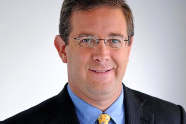 Marc BellNew York'un Bronx bölgesinde doğan Bell'in öğrencilik yılları parasızlıkla geçti. Zamanla gayrimenkul, sosyal ağ, medya, teknoloji ve gıda sektörlerinde şirketler kurdu.