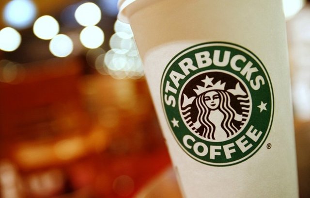 O dönemde sadece 60 şubesi bulunan Starbucks'ın şimdi dünya çapında 16 binden fazla şubesi var. Schultz, 1987 yılında CEO oldu.