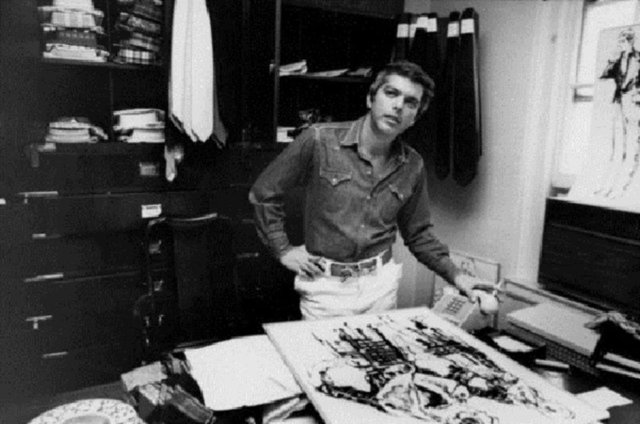 Bir zamanlar Brooks Brothers erkek giyim mağazasında satıcı olarak çalışan Lauren, renkli ve canlı kravatların üreticisi olarak moda dünyasına giriş yaptı ve ilk yılda 500 bin dolar değerinde kravat sattı.