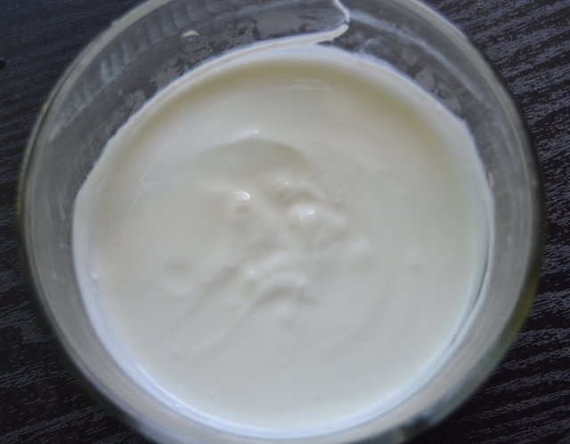 Halsizlik, kilo artışı ve anksiyet gibi sorunlara neden olan trioid derdine de deva yoğurt suyu. Bilhassa maden suyu, yoğurt suyu ve birkaç kaşık yoğurtla yapacağınız ayran, trioid fonksiyonlarının dengelenmesine yardımcı olacaktır.