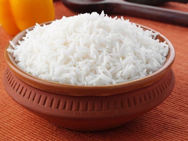 Pirinç suyu cilde parlaklık verirken pirinç maskesi ise ciltteki kırışıklıkların azalmasını sağlar.