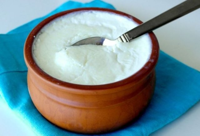 Halsizlik, kilo artışı ve anksiyet gibi sorunlara neden olan trioid derdine de deva yoğurt suyu. Bilhassa maden suyu, yoğurt suyu ve birkaç kaşık yoğurtla yapacağınız ayran, trioid fonksiyonlarının dengelenmesine yardımcı olacaktır.