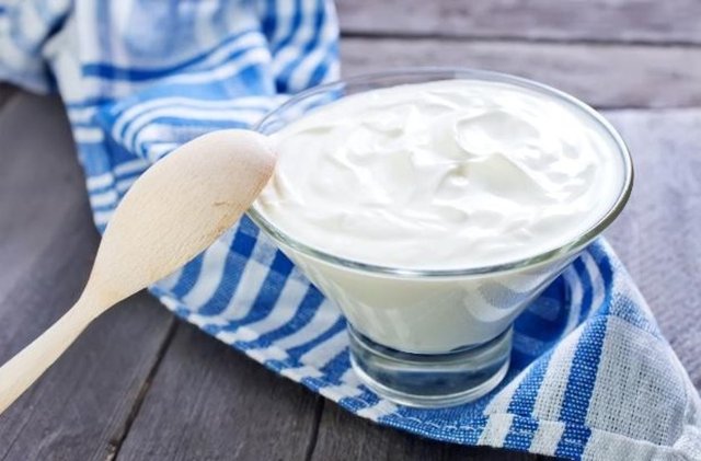 Burada ideal kilo için kabızlık sorunu ile büyük bir engel olarak karşımıza çıkmaktadır. Yoğurt suyunun içinde yer alan faydalı bakteriler ile bağırsak florası dengelenerek, kabızlık sorunun giderilmesine yardımcı olur.