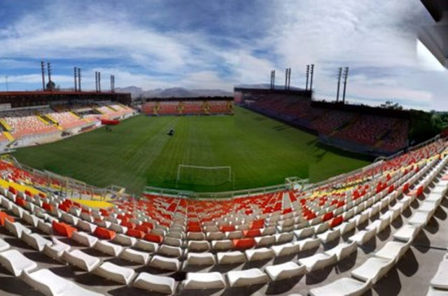 Şili'de bulunan 13.000 kişilik kapasiteli Zorros del Desierto Stadyumu