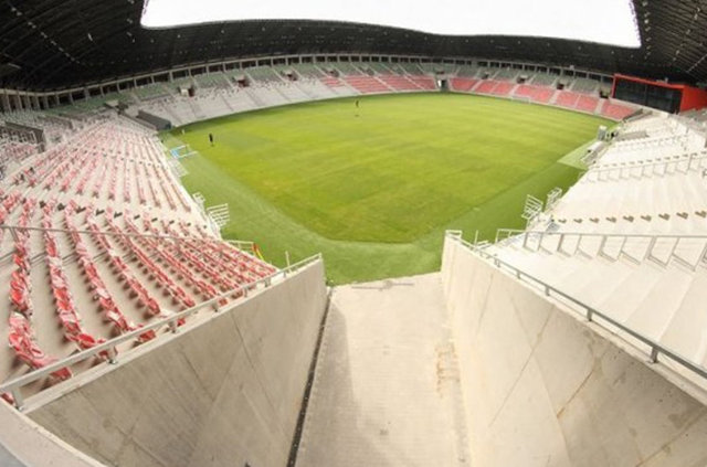 Polonya'daki 15.150 kişilik Miejski Tychy Stadyumu