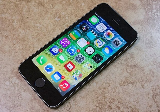 APPLE iPHONE 5Sİşletim Sistemi: iOSİşlemci Hızı: 1.3 GHz Apple A7Ram: 1 GBBatarya: 1560 mAhEkran Boyutu: 4.0 inçEkran Çözünürlüğü: 640 x 1136Kamera Çözünürlüğü: 8 MegapikselDahili depolama: 16 GB