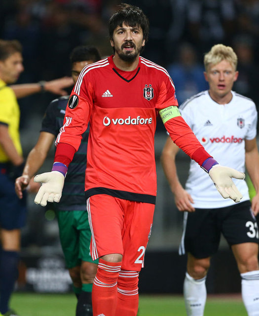 - Tolga ZENGİN'in yerine kalede OLCAY oynamış olsa ve kale direkleri arasında durmadan koşsa illa ki top çarpar ve 3 tane yemezdi.