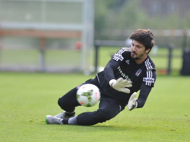 - Tolga Zengin C. Brugge maçında yaptığı hataların aynısını bu maçta da yaparak bizi kahretmeye devam ediyor. Allah aşkına kurban olayım GİT!