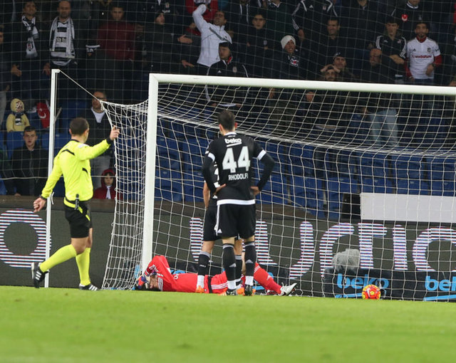 - Olcay Şahan ve Tolga Zengin el ele bitirdiniz takımı yeteneksizsiniz çocuklar