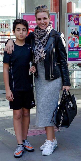 11 yaşındaki Mert'in annesinin boyuna yaklaşmış olması dikkat çekti.