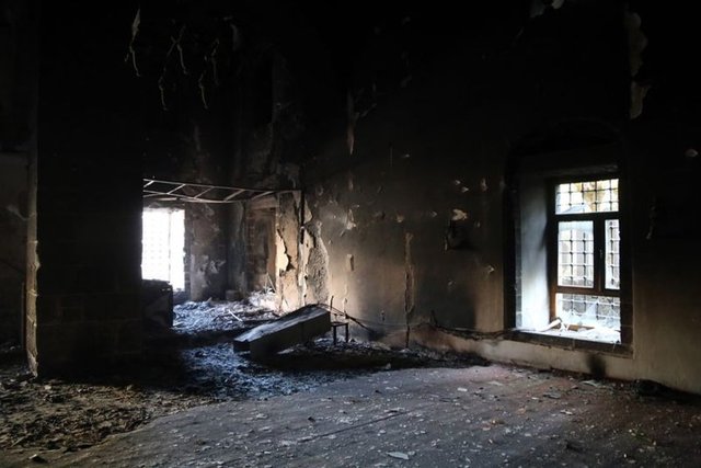 Çalışanlar evlerine ekmek götüremedi. 9 gündür ablamlarda kalıyoruz. Ayda 7 milyar dükkana kira veriyoruz. Bu açılmadığı zaman kira parasını cebimizden veriyoruz. Suriçi gözümde öldü. Mahsur kalmışız. Olan esnafa, fakir fukaraya oluyor" dedi. -  