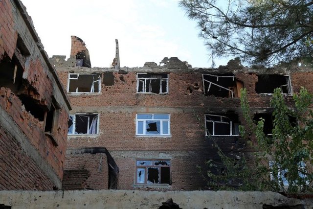 İlçeye giriş çıkışlar polis kontrolünde yapılırken, birçok aile eşyalarını toplayarak ilçeyi terk etti. -  