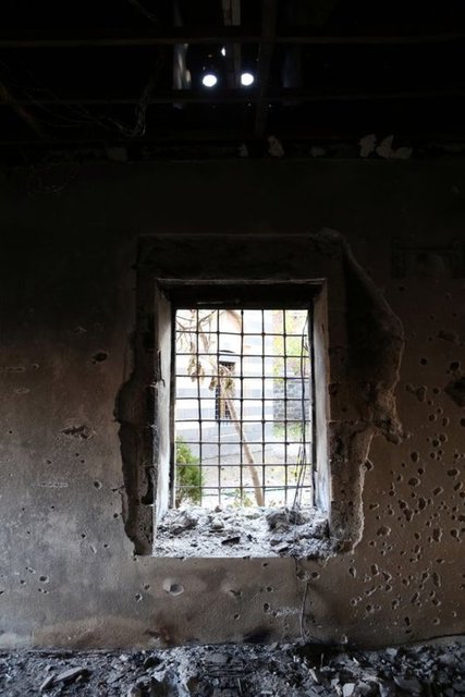 Öte yandan, 9 gün boyunca temizlik yapamayan görevliler de ilçede biriken çöpleri alarak temizlik yapmaya başladı. -  