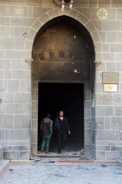 İş yeri sahipleri kepenkleri açmadan dükkanlarının önünde beklemeye başladı. -  