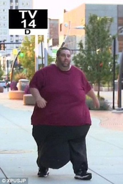 Televizyon programına katılan testis bezlerinde büyüme olan kişiyle aynı şikayetleri olduğunu fark eden Maurer, California'da bulunan Dr. Joel Gelman ile iletişime geçti. Ancak bu tedaviyi sigortası karşılamadı.