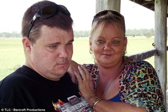 Tanya Bowd, birkaç ay geçmesine rağmen doktorların durumun ilginçliği karşısında şaşırıp kaldıklarını ama bu arada Tyrone'nin testis torbasının büyümeye devam ettiğini söyledi.